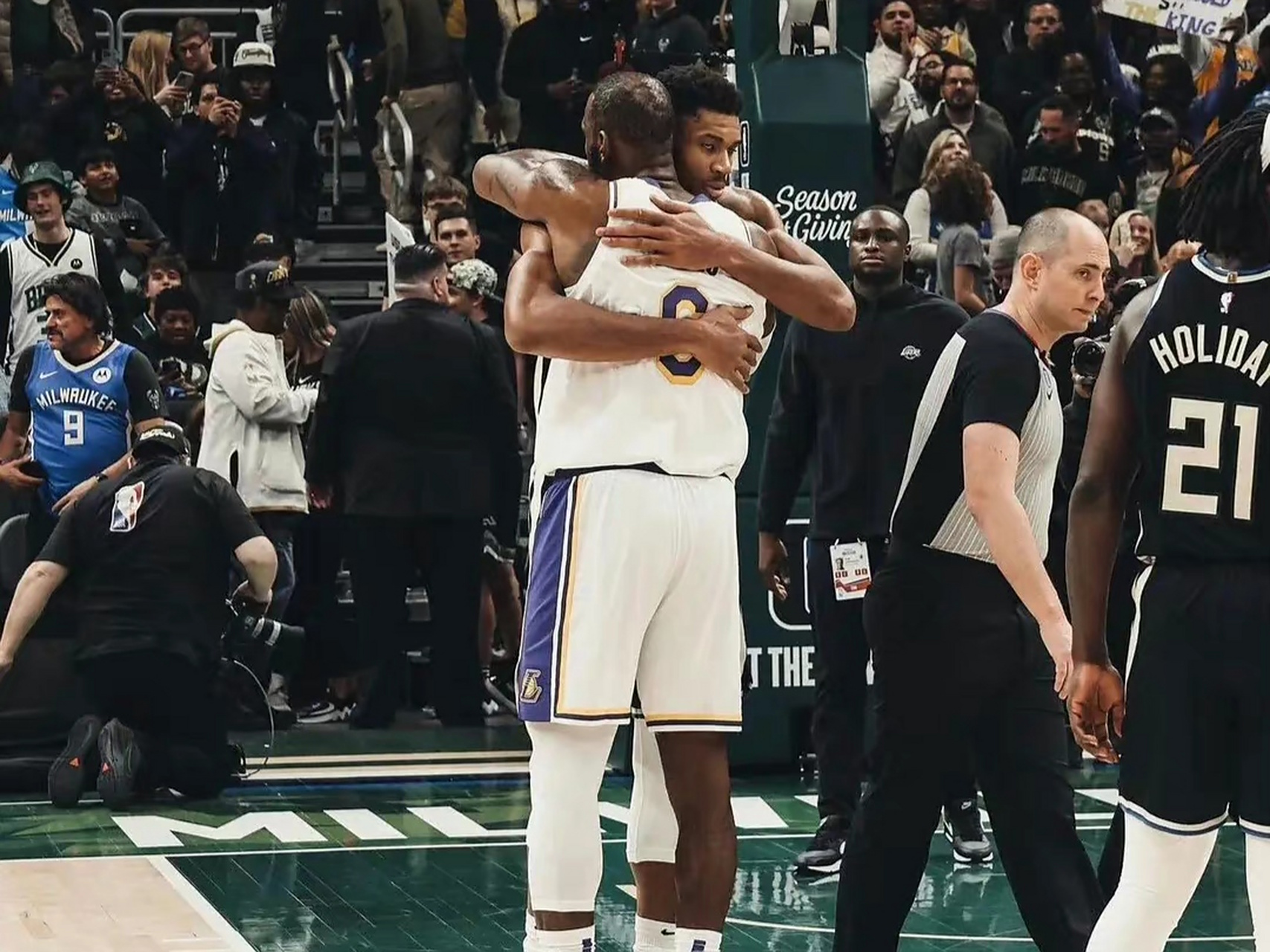 雄鹿B队血洗雄鹿,浓眉制霸全场的简单介绍 雄鹿B队血洗雄鹿,浓眉制霸全场的简单介绍